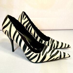 VINTAGE SUEDE ZEBRA PRINT 3” HEELS IN PATENT SIZE 8 BY CHARLOTTE RUSSE EUC